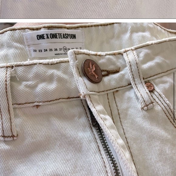 NWOT One Teaspoon High Waisted Bandits Jean Shorts in White Beauty - Picture 3 of 3